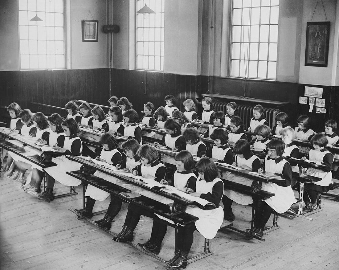 Girls-in-the-London-Foundling-Hospital-schoolroom-20th-century-courtesy-Coram-in-the-care-of-The-Foundling-Museum